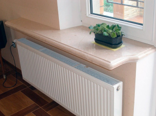 Подоконник  из мрамора Perlino Bianco.