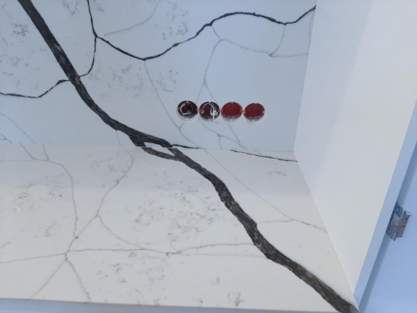 Столешница из кварцевого агломерата Avant Quartz Калакатта Аяччо 7300