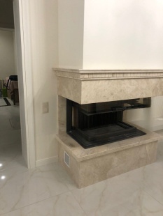 Камин из мрамора Крема Нова Экстра