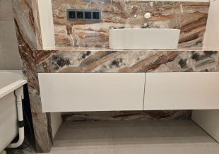 Столешница в ванную из мрамора Арабескато Оробико Россо / Arabescato Orobico Rosso