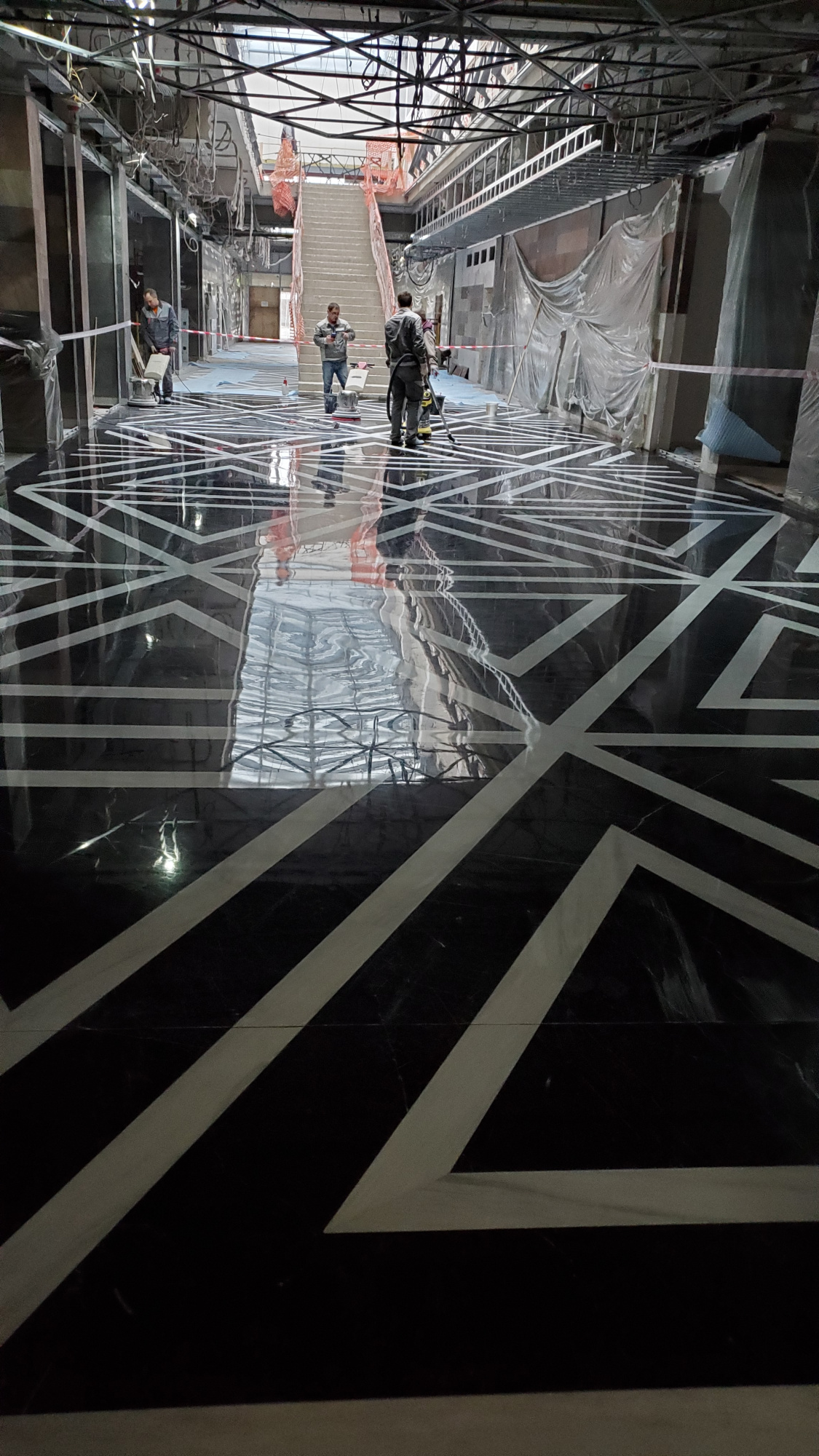 Полы из мрамора Black Marquina