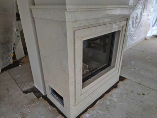 Камин из мрамора Бьянко Перлино