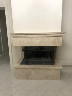 Камин из мрамора Крема Нова Экстра