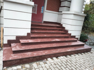 Лестница из гранита Империал Ред (Imperial Red)