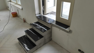 Ступени из мрамора Блэк Миррор