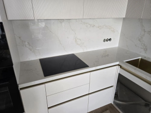Столешница в кухню из кварца CANVAS REEF EtnaQuartz