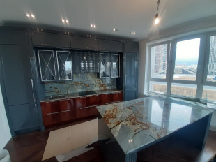 Столешница из кварцита Blue Roma