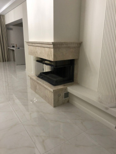 Камин из мрамора Крема Нова Экстра