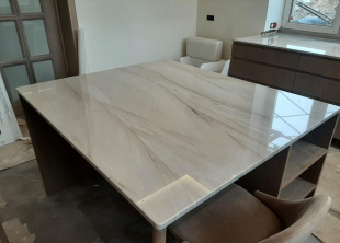 Столешница и остров из кварцита Kalahari Light / Калахари Лайт