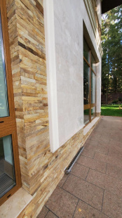 Фасад из Доломита Гранада Беж и Луганского песчаника