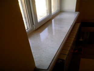 Подоконник из мрамора Крема Сива