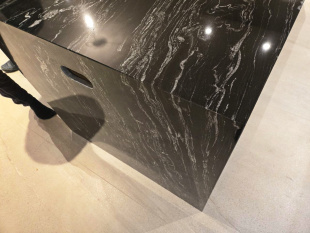 Столешница остров из гранита Парадизо Марквино / Paradiso Marquina