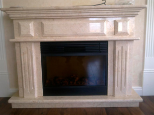 Камин из мрамора Боттичино Семиклассико