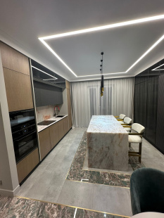 Столешница - остров из кварцита Quarzo Rosa