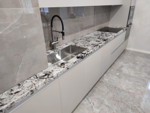 Столешница из гранита ARCTIC BLUE