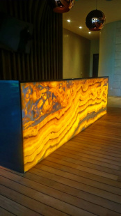 Стеновая панель из оникса Onice Arco Iris