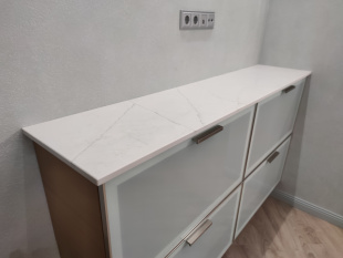 Столешница-остров для кухни из кварцевого агломерата Ницца Бланк 7980