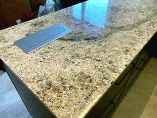 Столешница из гранита Колониал Вайт (Colonial White)