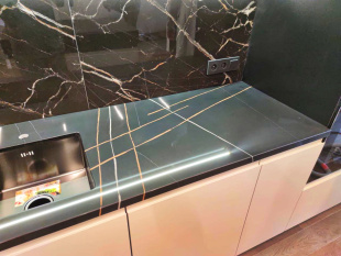 Столешница для кухни и остров из кварца Avant Калакатта 7700