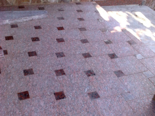 Полы из гранита Империал Ред