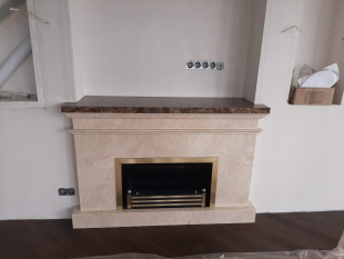 Камин из мрамора Крема Нова