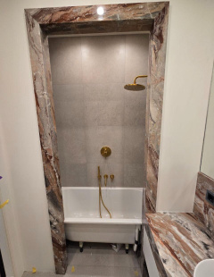 Столешница в ванную из мрамора Арабескато Оробико Россо / Arabescato Orobico Rosso