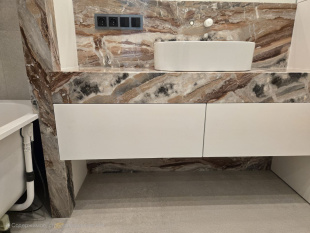 Столешница в ванную из мрамора Арабескато Оробико Россо / Arabescato Orobico Rosso