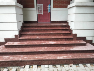 Лестница из гранита Империал Ред (Imperial Red)