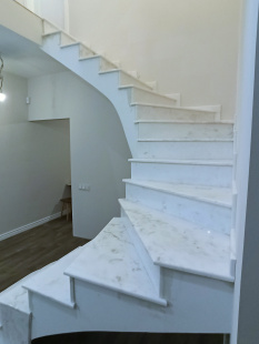 Лестница из мрамора Pirgon Alas