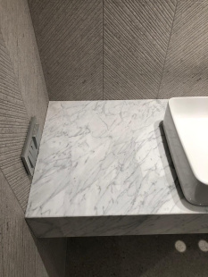 Столешница из мрамора Бианка Каррара