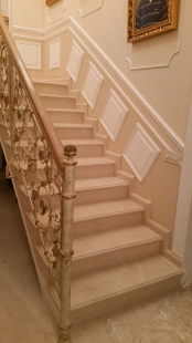 Лестница из мрамора Крема Марфил Экстра