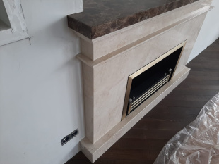 Камин из мрамора Крема Нова