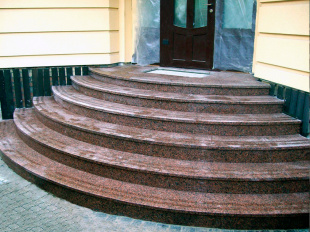 Ступени из гранита Imperial Red (Jaipur)