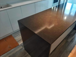 Столешница-остров из кварцевого агломерата Avant Савойя 9014