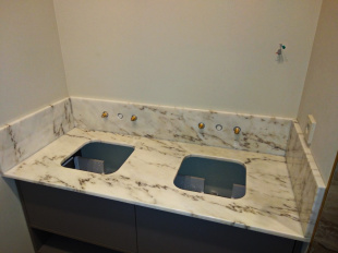 Столешница из мрамора Calacatta Gold