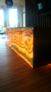 Стеновая панель из оникса Onice Arco Iris