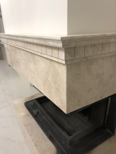 Камин из мрамора Крема Нова Экстра