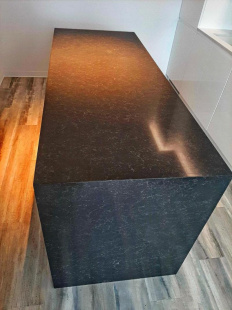 Столешница-остров из кварцевого агломерата Avant Савойя 9014