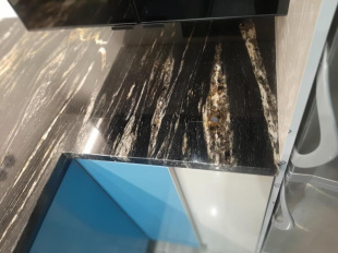 Столешница из мрамора Неро Пикассо