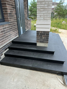 Ступени из гранита Абсолют Блэк