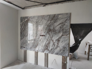 Стеновая панель из мрамора Айс Грей / Ice Grey