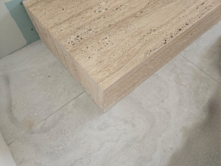 Каминный портал из травертина