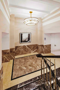 Лестница из мрамора Brown Marquina