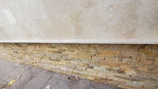 Фасад из Доломита Гранада Беж и Луганского песчаника