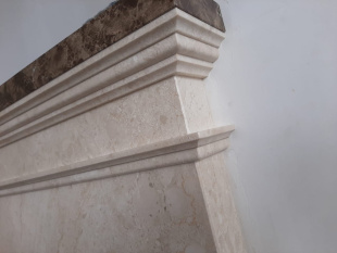 Камин из мрамора Крема Нова