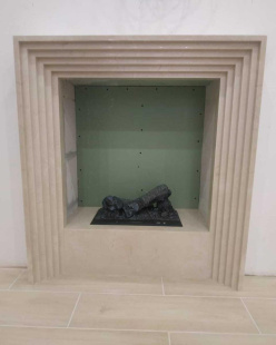 Камин из мрамора Крема Марфил