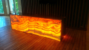 Стеновая панель из оникса Onice Arco Iris