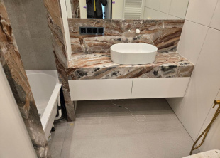 Столешница в ванную из мрамора Арабескато Оробико Россо / Arabescato Orobico Rosso