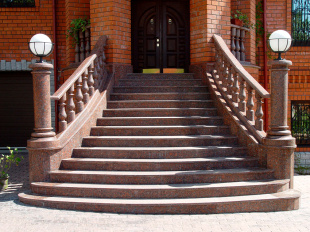 Входная группа из гранита Империал Ред