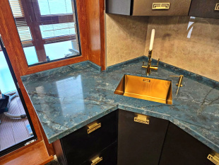 Столешница из кварцевого агломерата QUANTRA